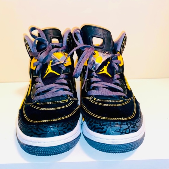 Jordan University gold Spizike main image 4